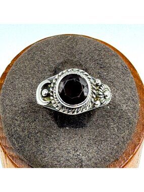 VTG Solid Sterling Silver 925 Garnet Bezel Set Rope Border Ring Size 5.25